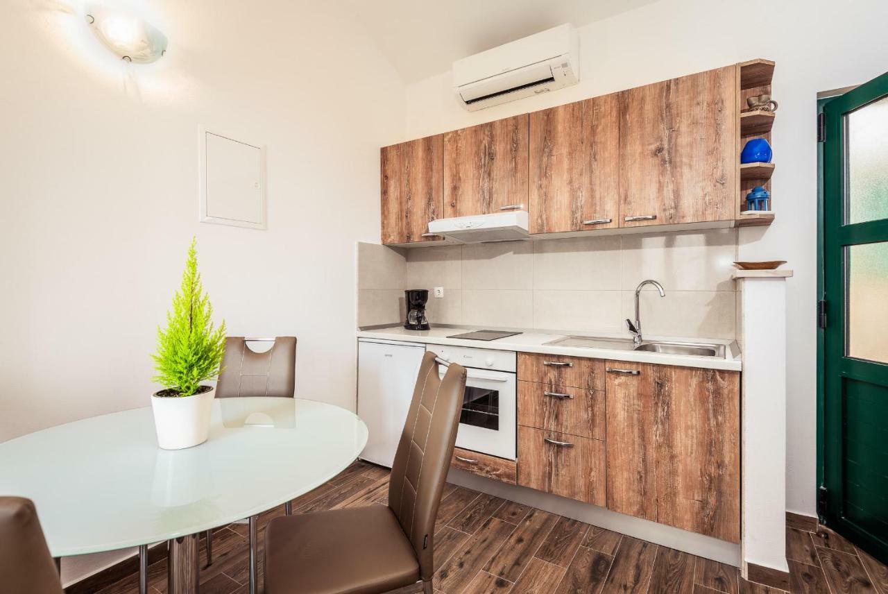 Apartmani Kremena Small Beach 200M Klek Eksteriør billede