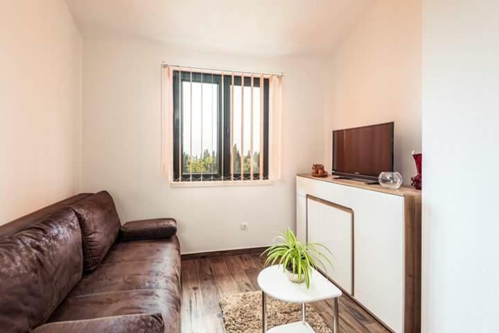 Apartmani Kremena Small Beach 200M Klek Eksteriør billede